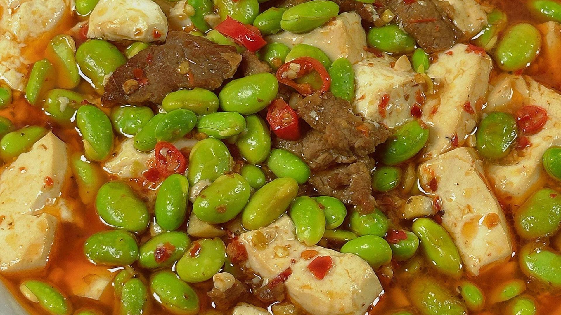 毛豆烧豆腐焖肉：一锅炖出家的温度