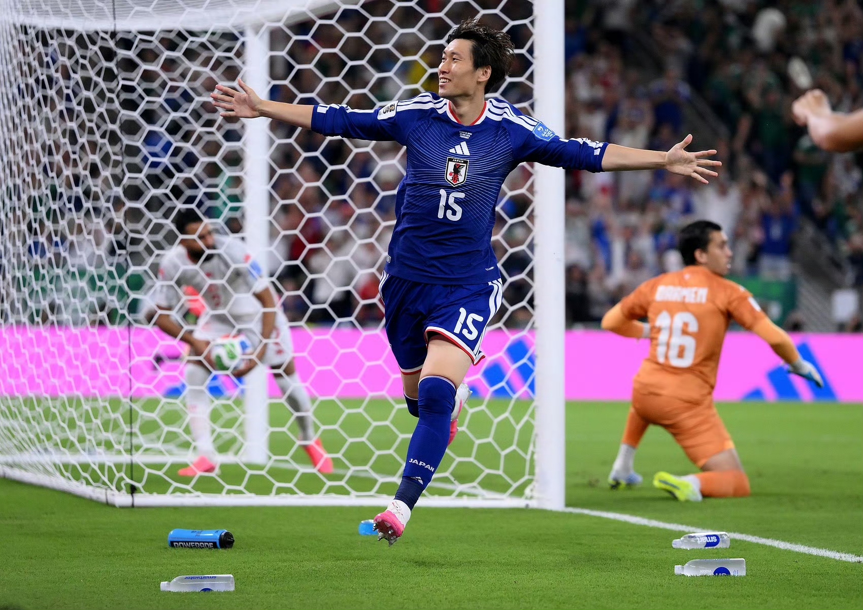 日本队4-0轻取突尼斯，整场比赛看下来，三点事实不得不承认：
1、日本队真的太强