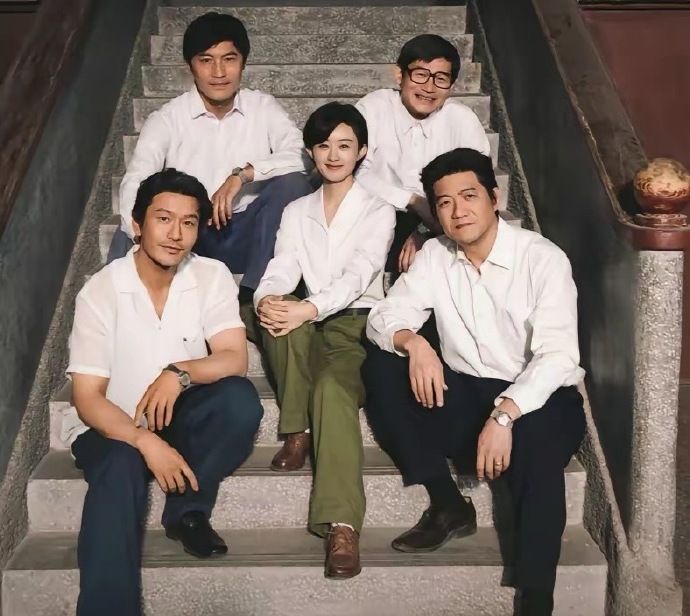 我有强烈的预感，
赵丽颖的《小城大事》，
又要大火一波了，原因很简单 ​​​