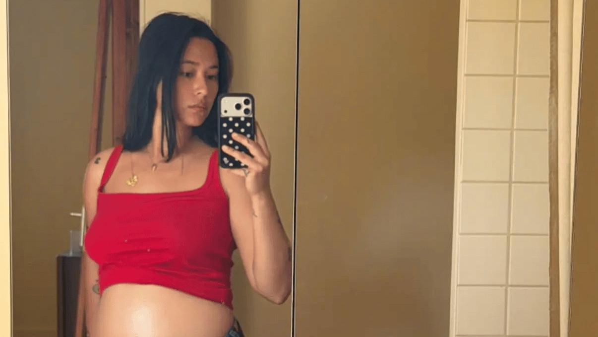 ​姜一郎官宣怀孕！姜文喜提外公，结婚仅8月孕肚明显