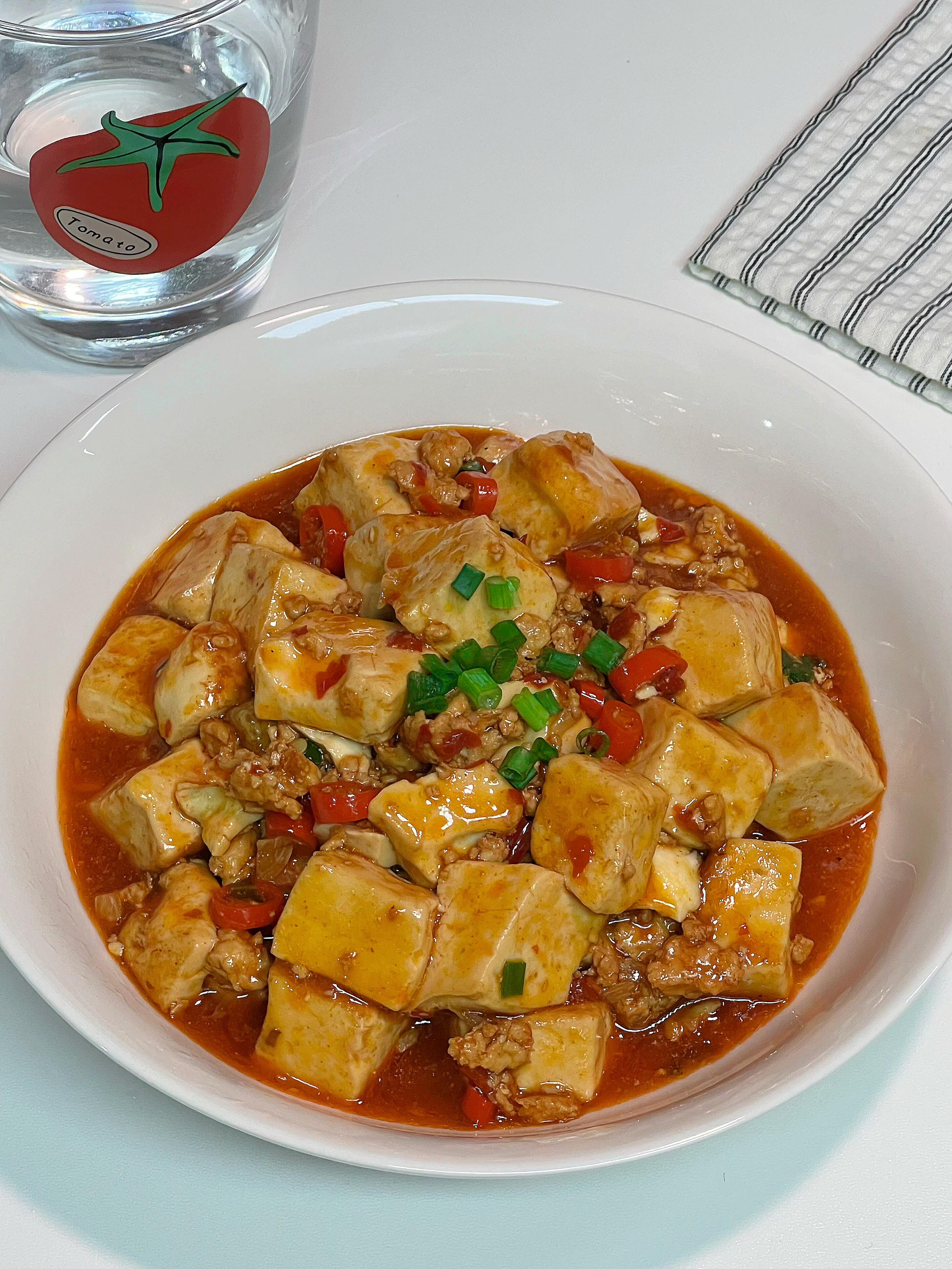 麻婆豆腐，一口就炫2碗米饭！
谁懂啊家人们😭 麻婆豆腐才是下饭界的天花板！每次