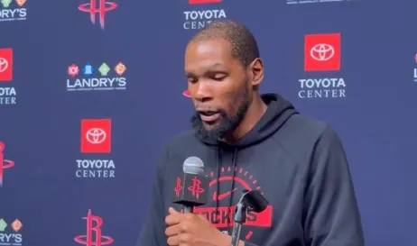 NBA常规赛火箭以140-106战胜爵士

本场比赛，火箭球员凯文-杜兰特出战3