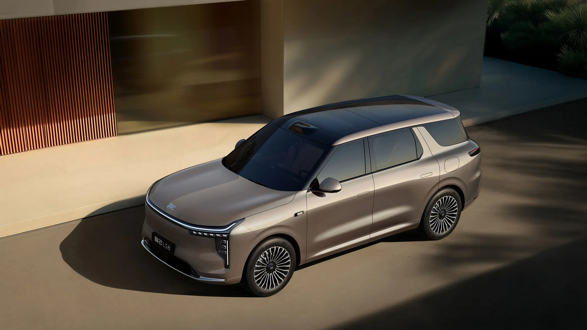 智己LS8上市：800V平台、灵蜥数字底盘3.0，四款车型可选