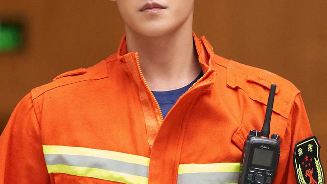 为什么现在的电视剧不论什么题材都离不开男欢女爱，好像不谈恋爱就不会拍电视剧了一样。