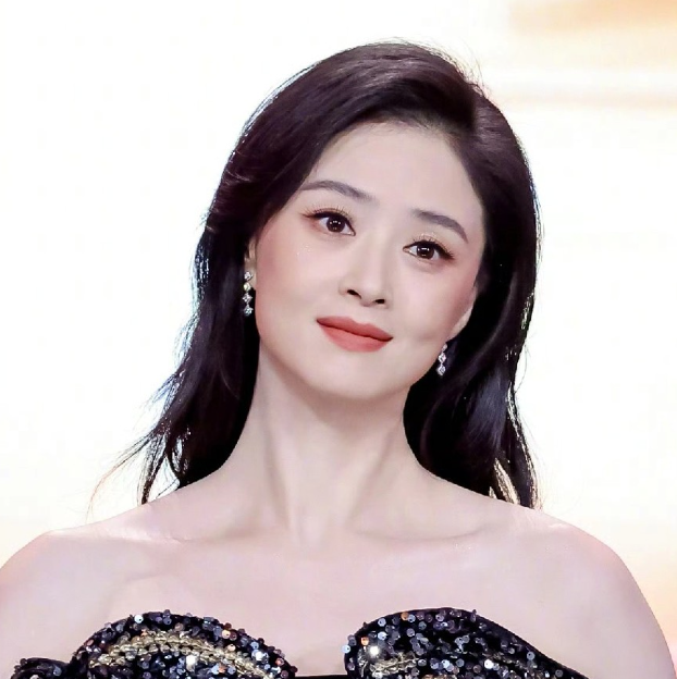 一向低调的蒋欣在社交平台高调发文
仅6个字，却满满都是兴奋和为好友宣传的喜悦，这