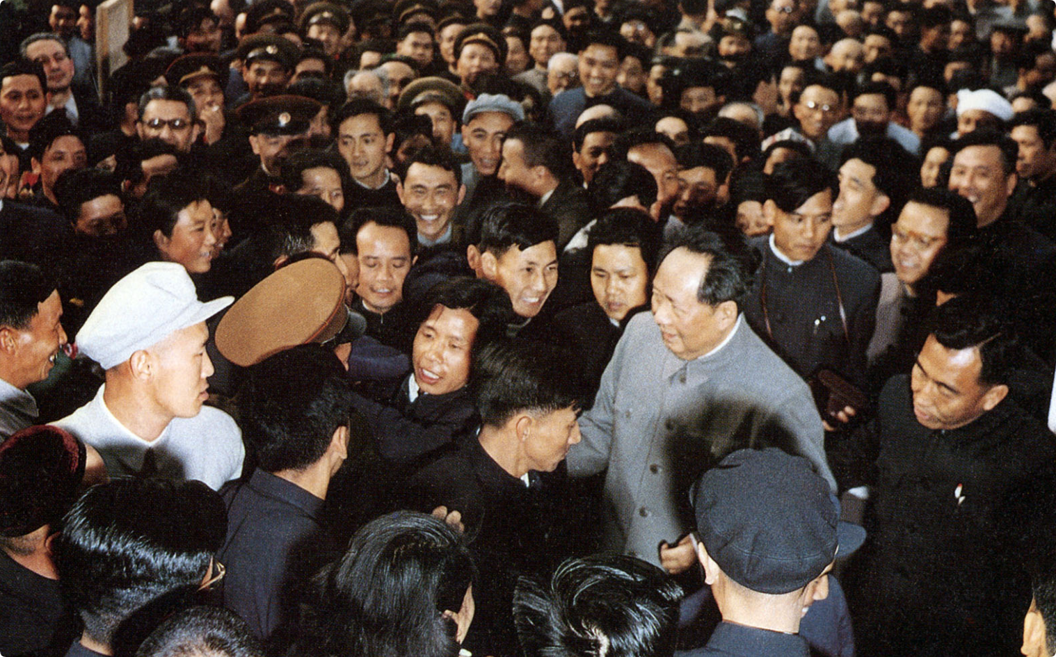 1959年5月6日毛主席说：世界上有人怕鬼。西方世界有一大群鬼。