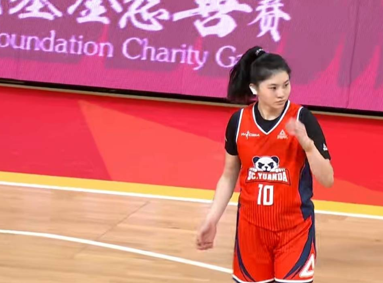 山西竹叶青酒大胜四川蜀道远达，勇夺女篮俱乐部杯冠军
女篮俱乐部杯决赛山西竹叶青酒