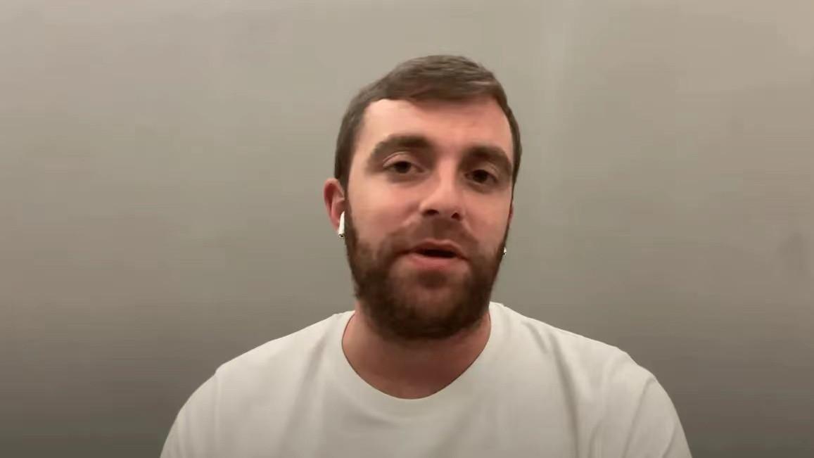 曼联报价亿元追逐德容！德容想留巴萨未出售