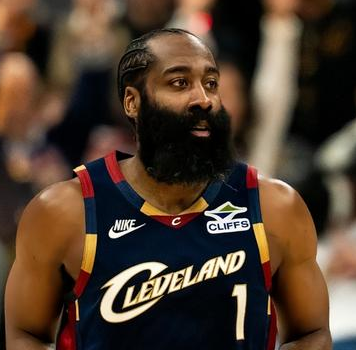 登哥你走吧！哈登空砍19分5失误，骑士惨败尼克斯系列赛0比3落后。NBA季后赛东