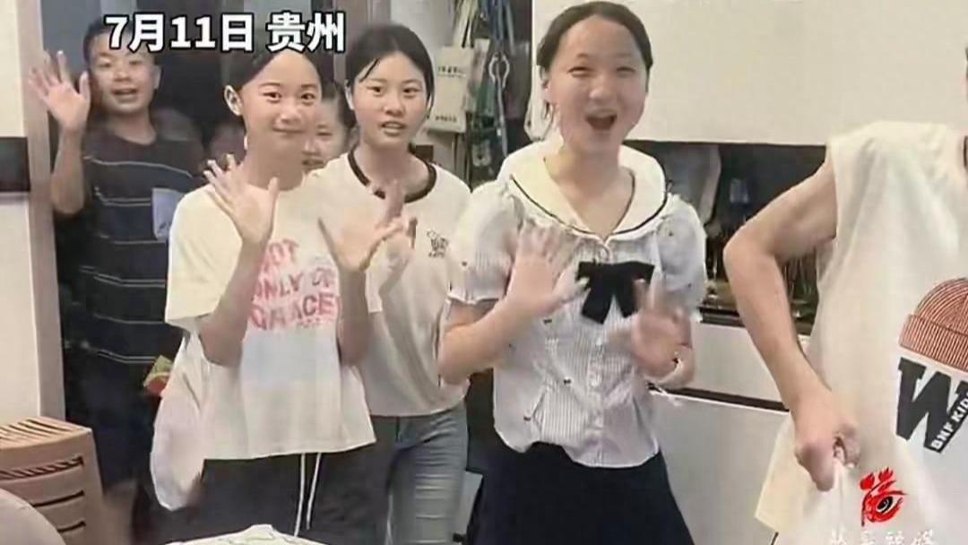 场面失控！男孩随口邀同学上门做客，一口气来了27人家长看懵