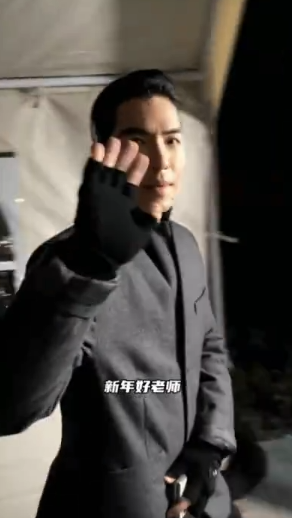 笑晕了，上海这两天突然阴雨连绵
原来是萧敬腾去上海录东方卫视春晚了
最难维持的人