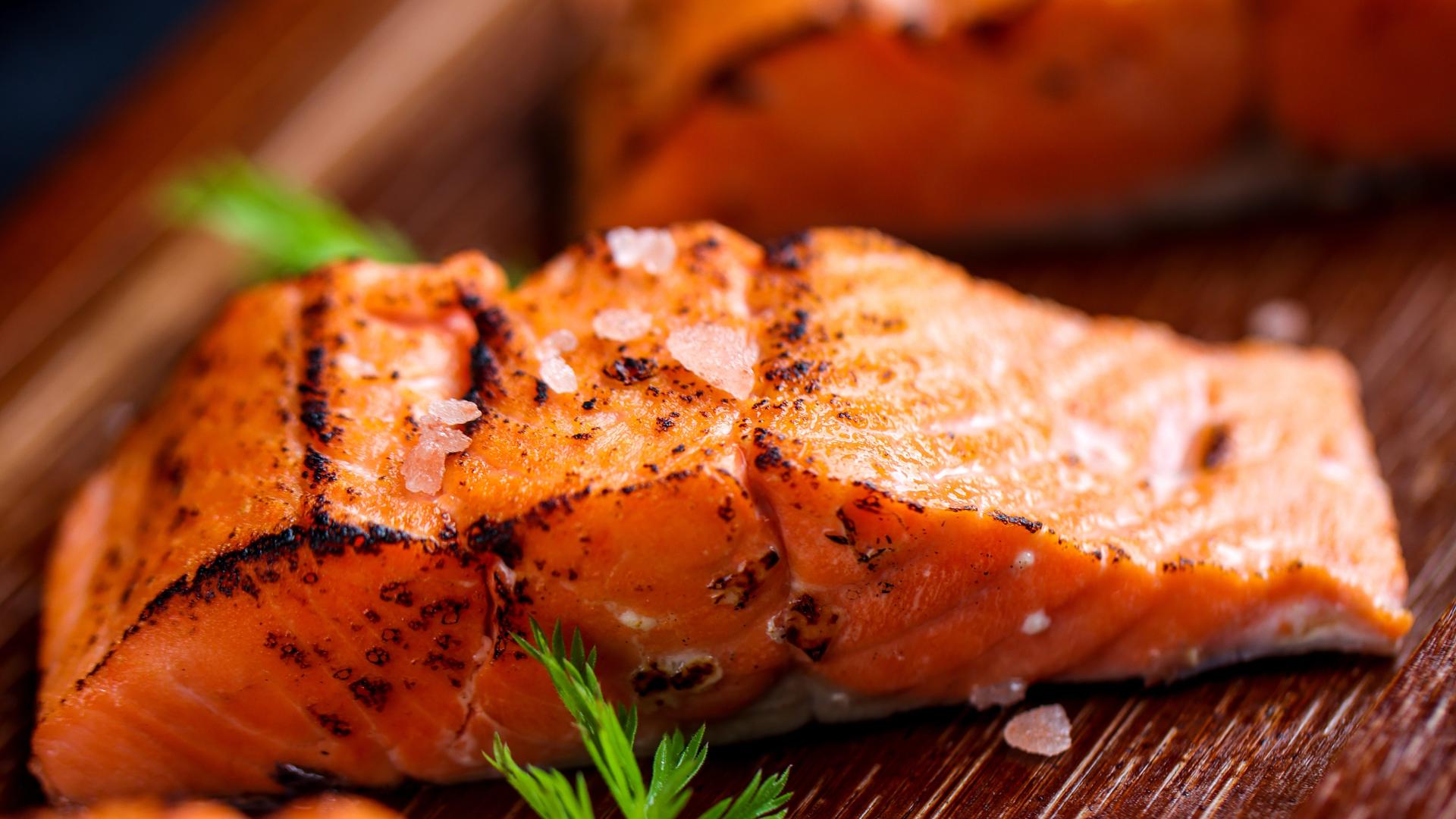 在家也能当大厨！15分钟复刻餐厅级盐烤三文鱼