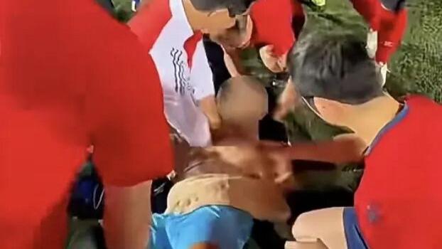 五旬男子球场心脏骤停 医护球友联手施救脱险