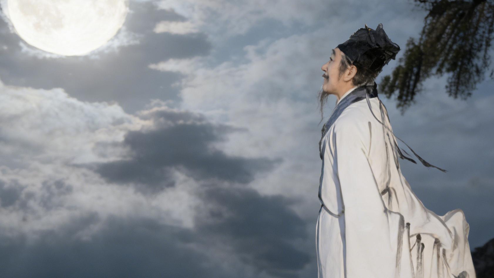 天选之人，必过情关。真正的过情关，不是断联，不是放弃谁，而是看清自己，重新做回自己，涅槃重生。