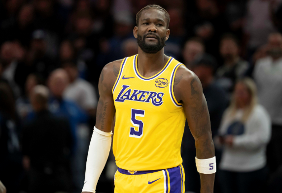 今年季后赛海斯&艾顿哪个更值得相信？

艾顿属于有时香有时臭，极度不稳定的类型