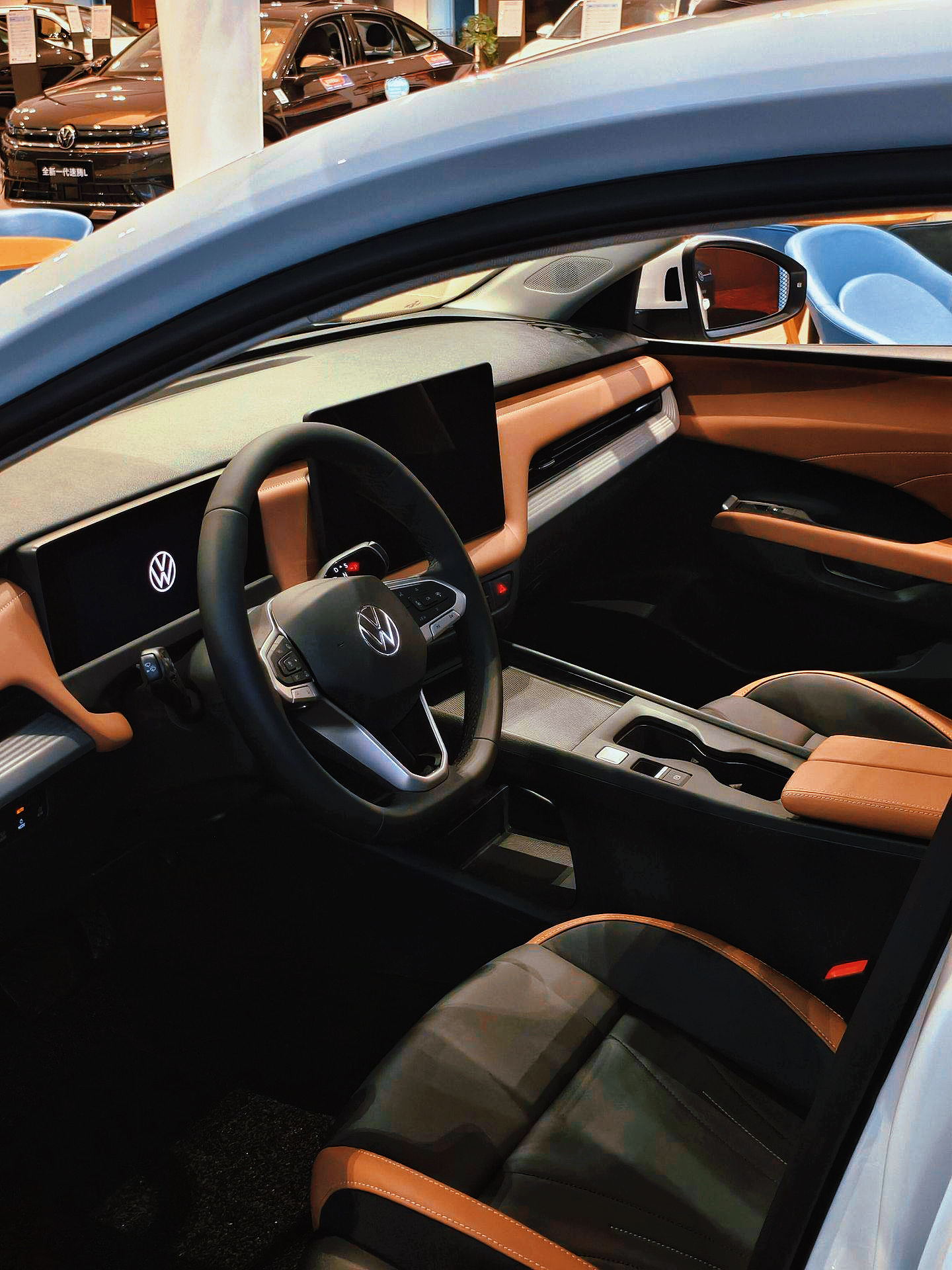 体验了一汽-大众全新速腾S，这台车的智能配置对新手特别友好。外观设计很戳我，溜背