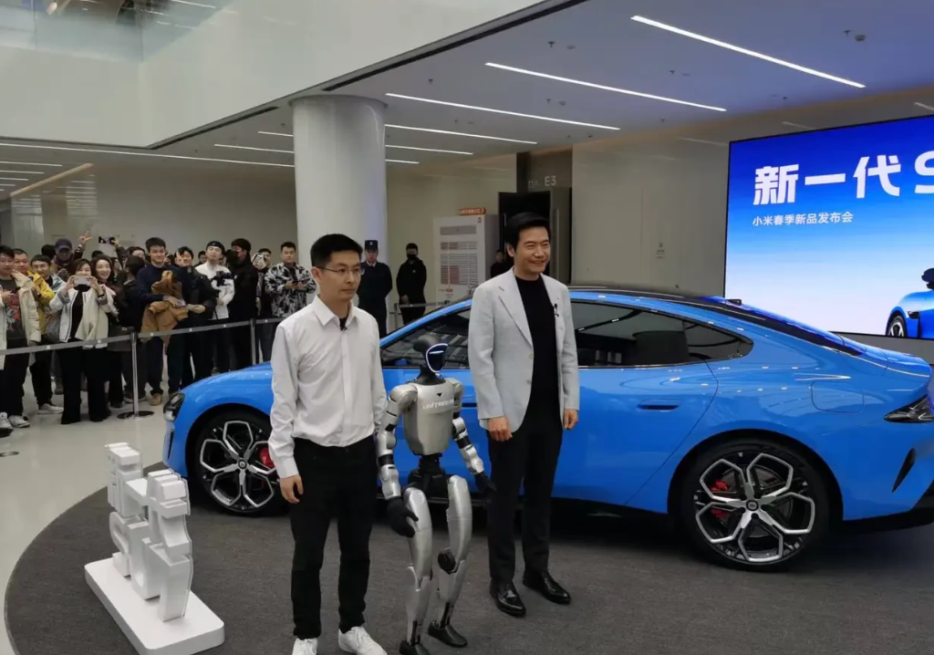 雷军能把半个汽车圈大佬请来，释放出什么信号？