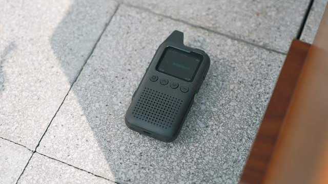 通讯利器！极蜂公网对讲机QM01：让沟通全程在线