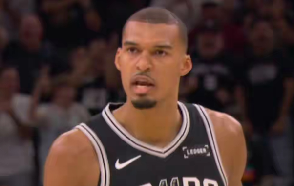 2026年NBA总决赛，青春马刺对决铁血尼克斯，这场新老力量的碰撞太有看头了。各