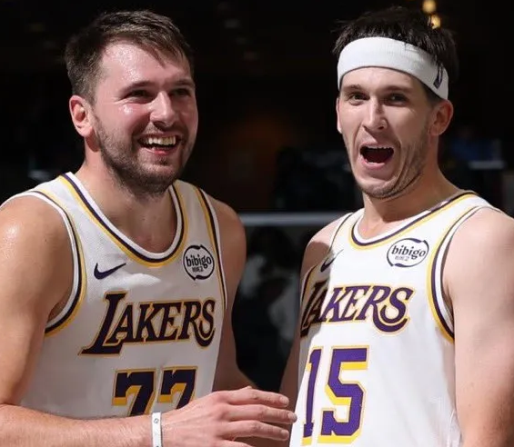 NBA记者Mat Issa表示：
25-26赛季湖人效果最好的一套阵容是：东契奇