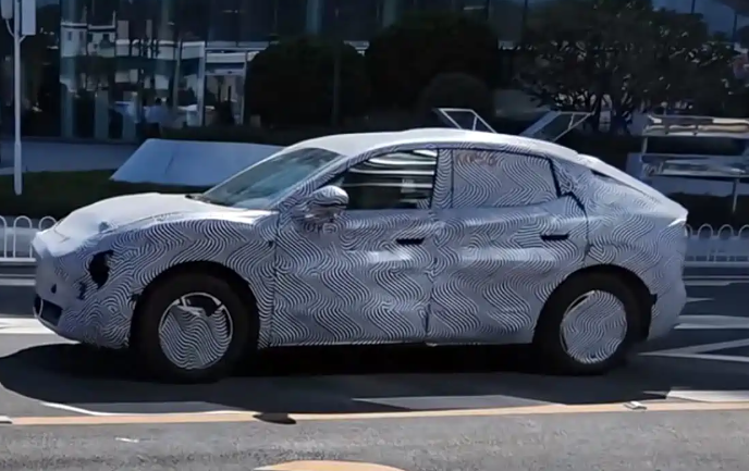 高性价比SUV来了，小鹏MONA D02无伪装谍照今年就会推出
小鹏MONA D