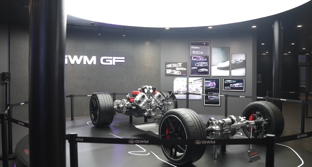 逛北京车展，发现魏建军是真忙！从宝马CEO组团围观长城自研V8，到中国科协主席万