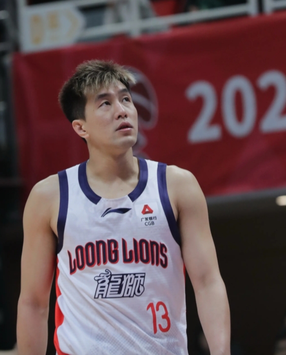 郭艾伦这交易广州亏到佬佬家了，也反映出cba顶薪制度的可笑，快30一身伤才顶薪太