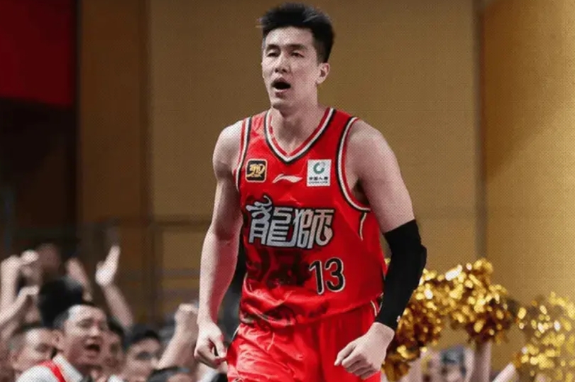 郭艾伦当年就不应该去广州队，广州这地方简直就是郭艾伦的噩梦。从加入广州队以后，郭