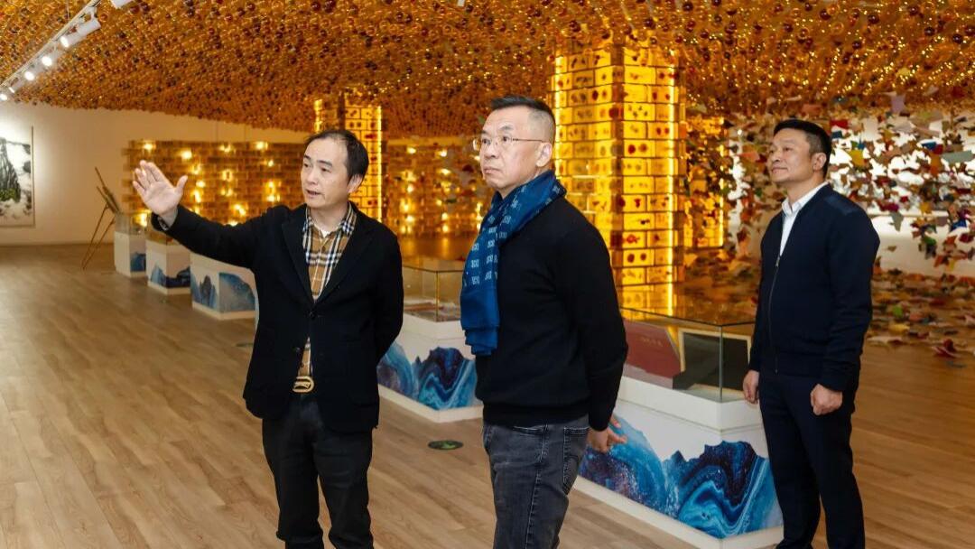 中国政府欧洲事务特别代表卢沙野大使到访北京舒勇美术馆 点赞艺术与时代、科技的深度融合