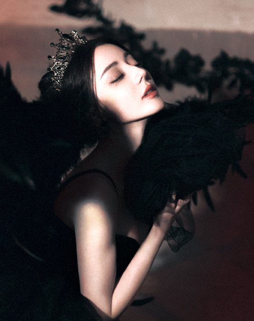 你变得如此锋利，会不会有一天刺穿自己