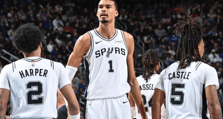 NBA季后赛，马刺139-109大胜森林狼进入西决。
马刺在西部决赛将对阵雷霆，