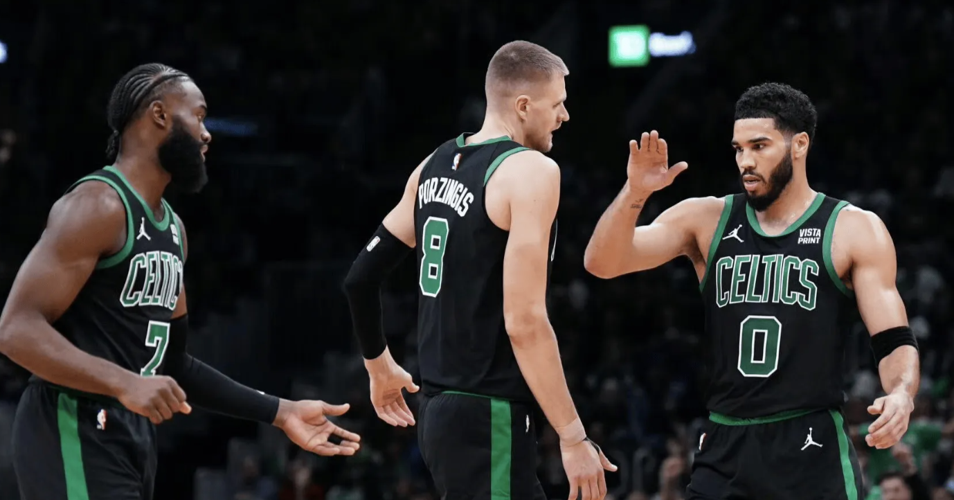 兔子为什么不像杰伦一样多出手点中距离呢，三分手感不好不要顶投那么多三分嘛!这样打