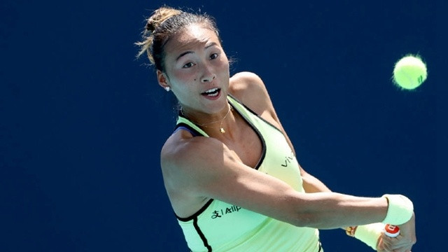 0-2！中国名将再输苦主：郑钦文9次面对萨巴伦卡1胜8负+硬地7连败