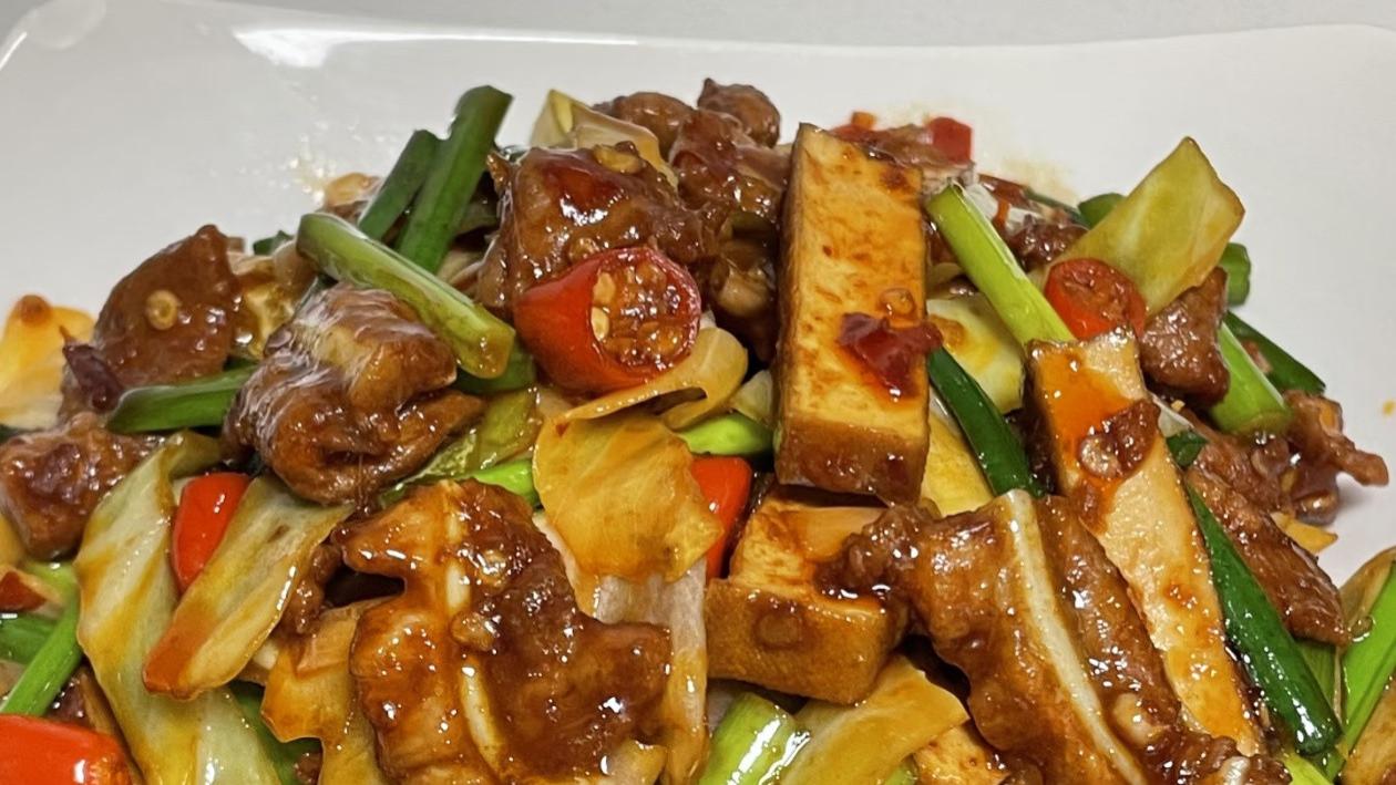 香辣过瘾的包菜香干小炒肉，干饭人必备的下饭神器