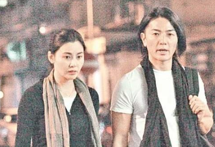 郑伊健好像对这条路没什么兴趣
把空出来的时间都交给了手办模型和游戏机
他自己解释