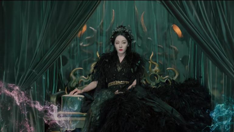 条件不符别尬演，《白日提灯》33岁迪丽热巴告诉你，什么是大女主