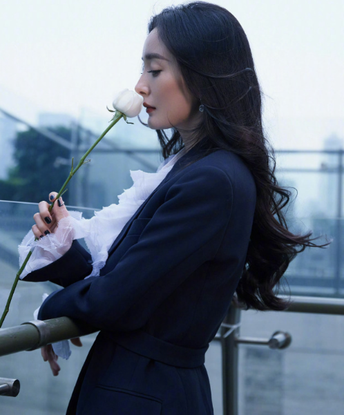 蝴蝶和书页会在风中为你共鸣