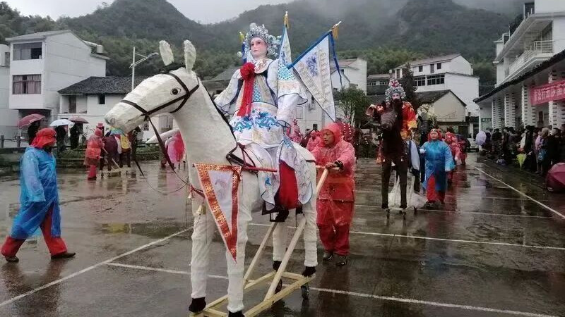 望乡｜藏在浦江非遗里的“一马当先”