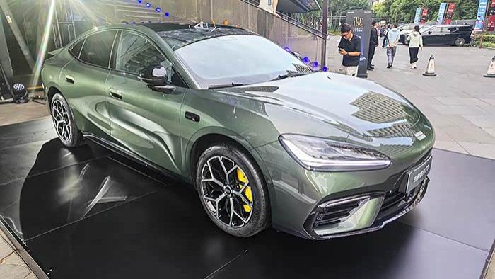 新车定位纯电中大型车，最高续航725km，吉利银河TT售价多少合适？
