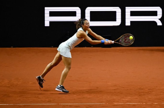 斯图加特500赛官方消息，郑钦文因伤退出本站比赛，伊埃拉替补入围。