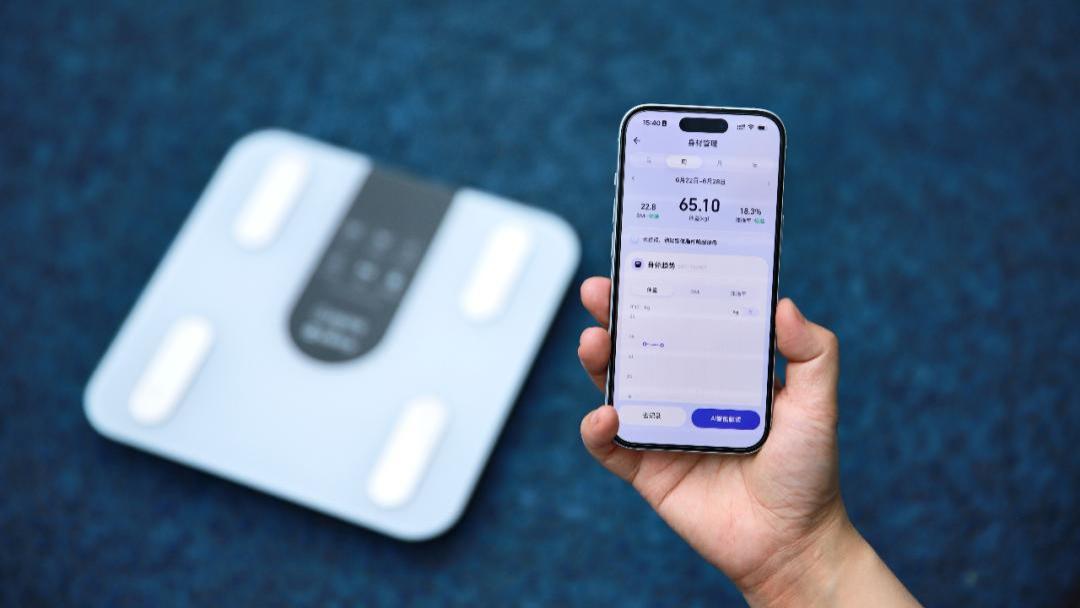 蚂蚁 AI 正连点成线