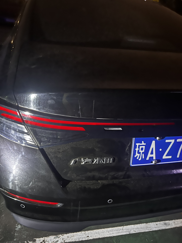 不知道哪个杀千刀的划的
这个能抛光抛掉吗