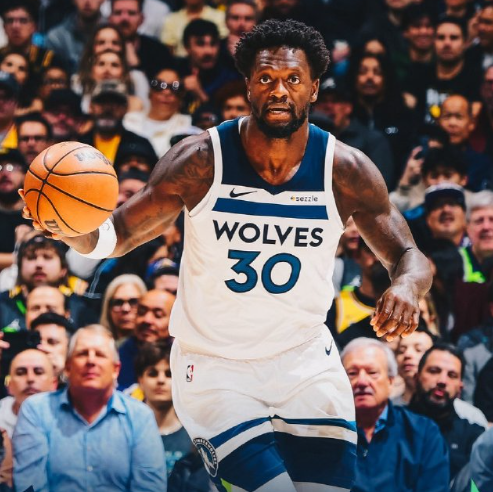 兰豆到底怎么了啊？？？？……41分之后就跟变了个人一样！现在它的作用就是球权中枢