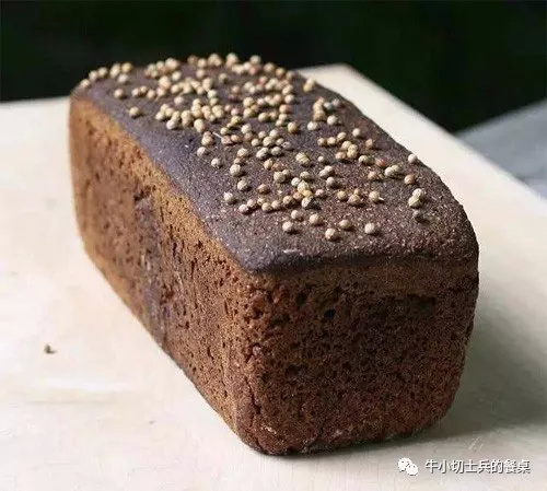 沙俄、苏联、俄罗斯的面包暨俗称的黑面包、列巴图片欣赏。在历史上，它曾经拯救了饥饿中的千百万人的生命。