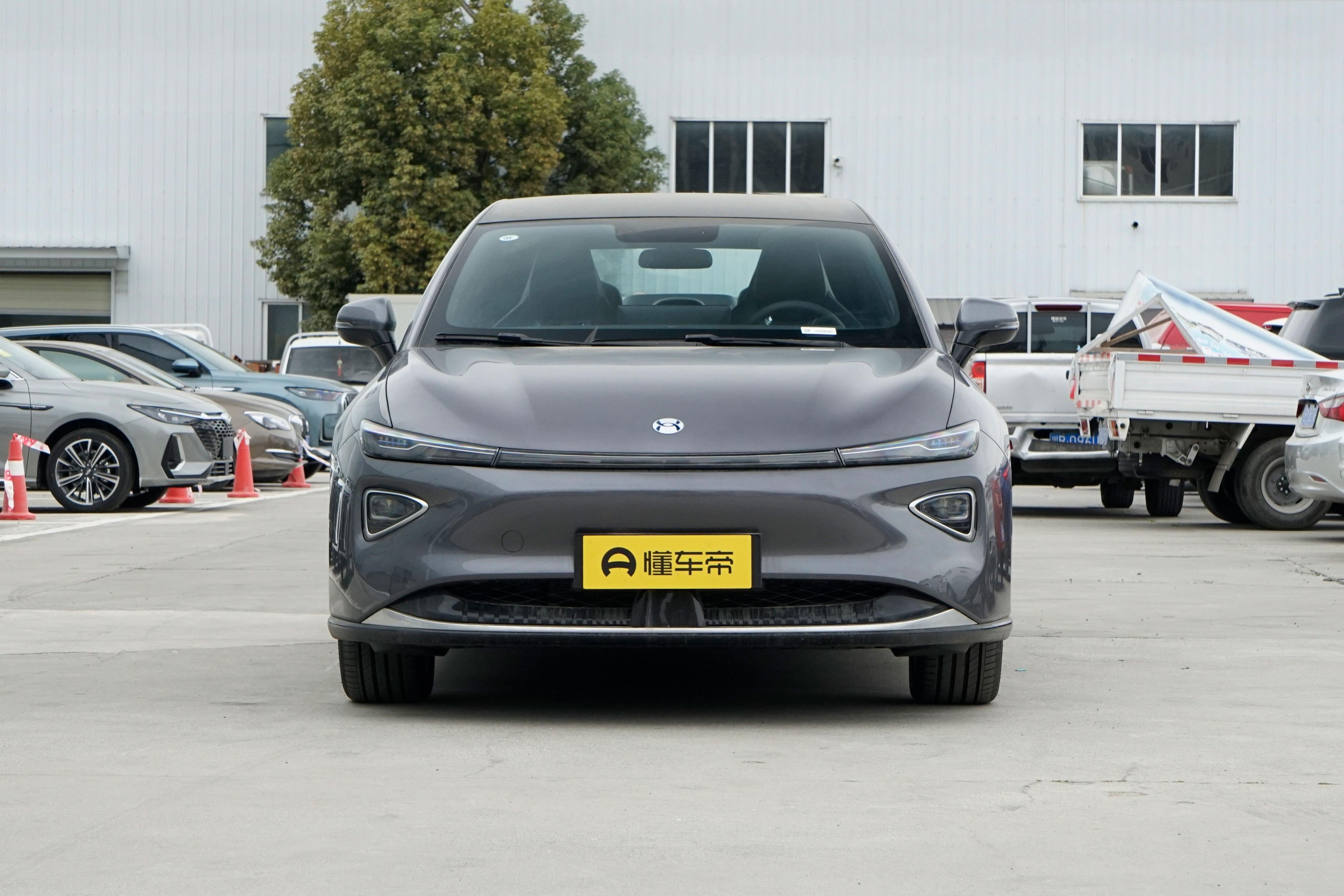 合创这个牌子，说是广汽和蔚来一起搞的，但实际存在感很低。A06是它家的轿车，溜背