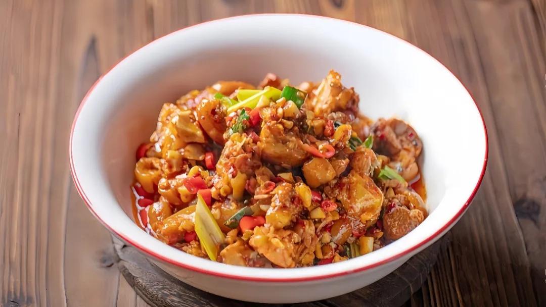 湘菜馆的招牌王者：小炒口味猪脚做法教程，软糯香辣一口入魂