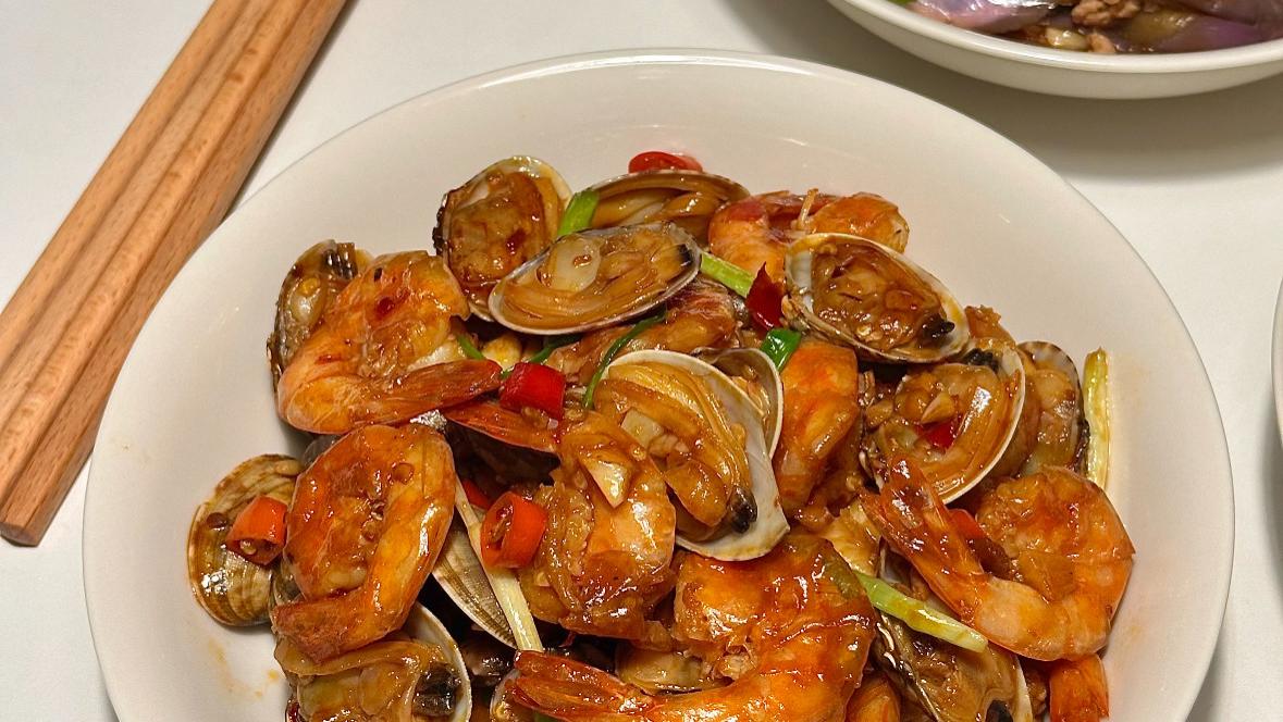 一锅香辣花甲虾，藏着我与烟火人间的和解