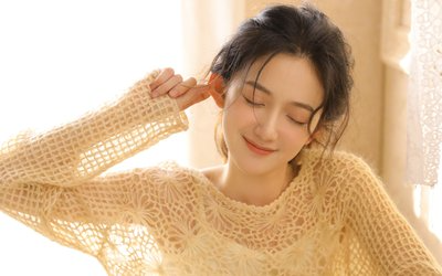 新婚女子惨被老公前妻泼硫酸，警方直觉案件不简单深入追查，发现源头真凶竟是女子老公