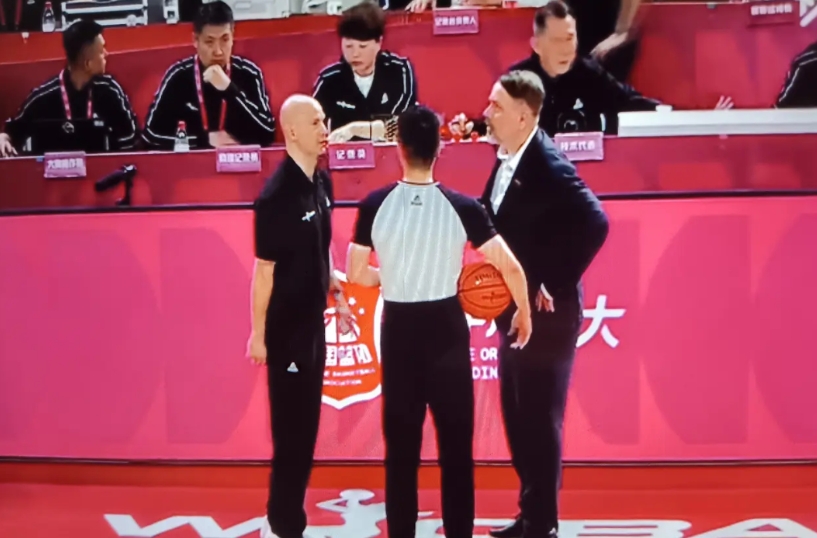 不得说四川女篮昨晚的这场球打的要多水有多水，简直是糟糕透顶了。一直小有领先山西队