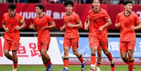 1-0爆冷，门将扑点！中国队掀翻澳大利亚，球迷欢呼，国足3线告捷。
一支去年刚在